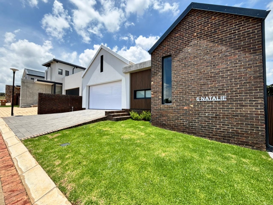 3 Bedroom Property for Sale in Helderzicht Eco Estate North West